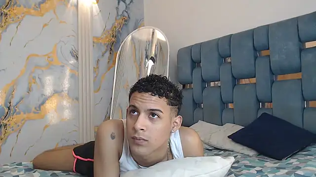 Snapshot of SEXY_BIG_COCK chatting on 04/12/26, 01:27 SEXY BIG COCK online show from 04/12/26, 01:27