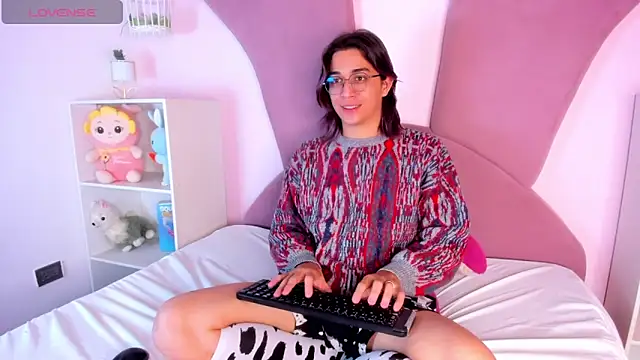 Snapshot of Keita_Moon chatting on 03/25/26, 12:22 Keita Moon online show from 03/25/26, 12:22