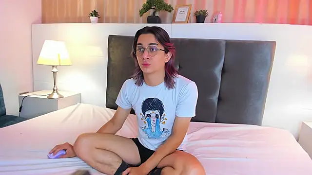 Snapshot of Keita_Moon chatting on 04/13/26, 11:48 Keita Moon online show from 04/13/26, 11:48