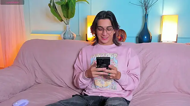 Snapshot of Keita_Moon chatting on 04/16/26, 11:22 Keita Moon online show from 04/16/26, 11:22