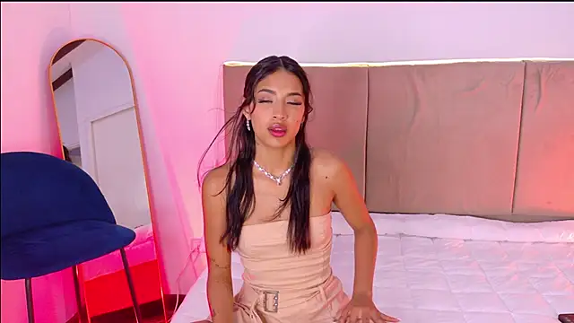 AriaCollin online show from 04/14/26, 11:00