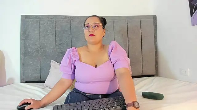 Reina Mia1 online show from 04/04/26, 12:46