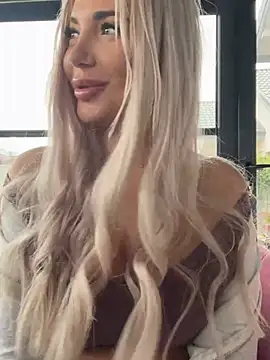 SnowyElsaa online show from 03/28/26, 06:57