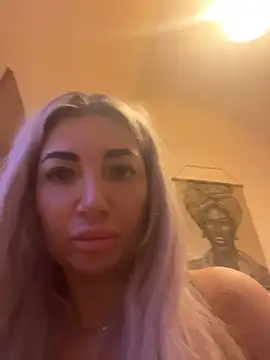 SnowyElsaa online show from 04/02/26, 10:24