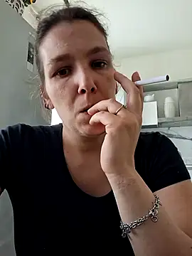 DeaEvy online show from 04/15/26, 12:45