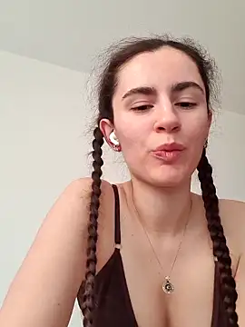 Snapshot of starlight_mo chatting on 04/10/26, 03:17 starlight mo online show from 04/10/26, 03:17