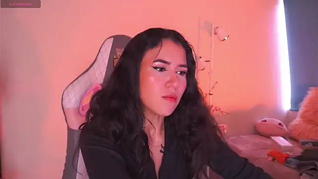 Snapshot of Megan_Starling chatting on 04/07/26, 02:39 Megan Starling online show from 04/07/26, 02:39