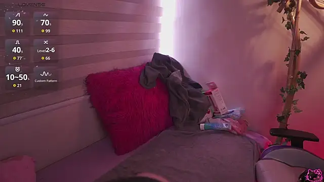 Snapshot of Megan_Starling chatting on 04/13/26, 02:11 Megan Starling online show from 04/13/26, 02:11