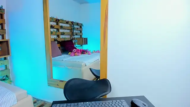 Snapshot of Ashley_Benoit chatting on 03/27/26, 01:33 Ashley Benoit online show from 03/27/26, 01:33