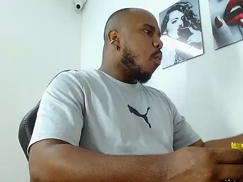 Snapshot of Alessandro_Hamed chatting on 03/18/26, 01:36 Alessandro Hamed online show from 03/18/26, 01:36