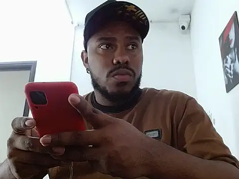 Snapshot of Alessandro_Hamed chatting on 03/21/26, 01:37 Alessandro Hamed online show from 03/21/26, 01:37