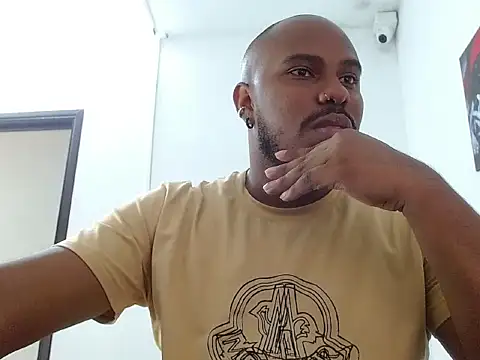 Snapshot of Alessandro_Hamed chatting on 03/23/26, 02:21 Alessandro Hamed online show from 03/23/26, 02:21