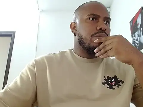 Snapshot of Alessandro_Hamed chatting on 04/06/26, 02:29 Alessandro Hamed online show from 04/06/26, 02:29