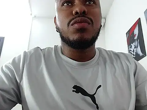 Snapshot of Alessandro_Hamed chatting on 04/07/26, 01:44 Alessandro Hamed online show from 04/07/26, 01:44