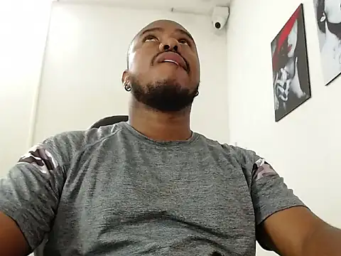 Snapshot of Alessandro_Hamed chatting on 04/13/26, 01:27 Alessandro Hamed online show from 04/13/26, 01:27