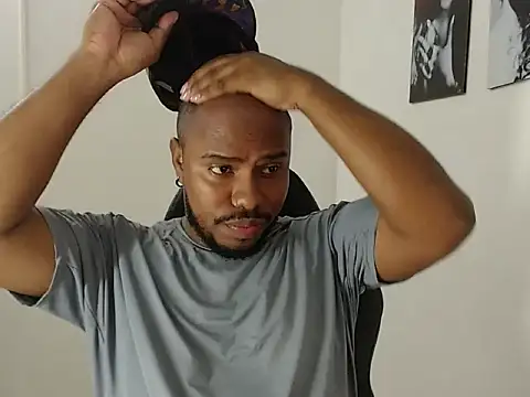 Snapshot of Alessandro_Hamed chatting on 04/14/26, 01:39 Alessandro Hamed online show from 04/14/26, 01:39