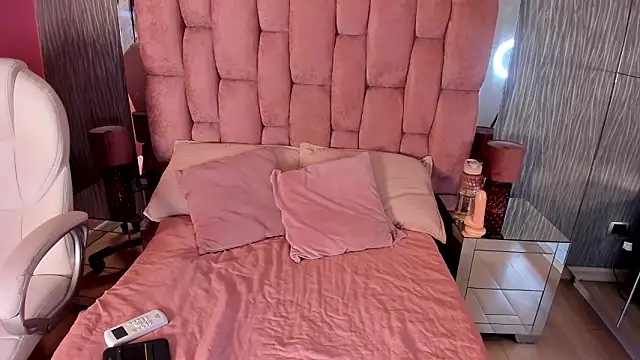 Snapshot of Aria_Sims chatting on 03/28/26, 11:32 Aria Sims online show from 03/28/26, 11:32