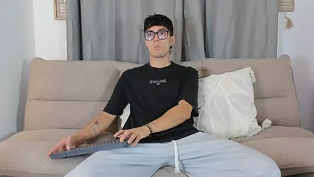 etham wolf1 online show from 04/01/26, 05:10