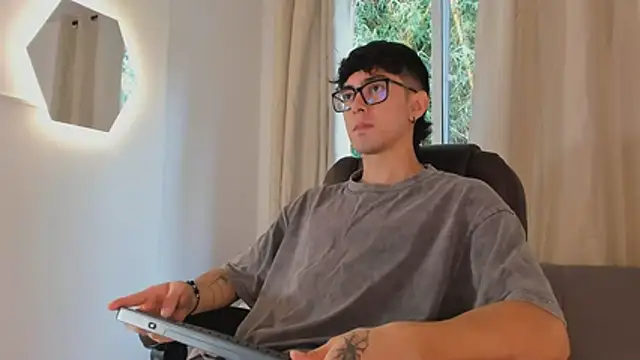 etham wolf1 online show from 04/11/26, 06:01