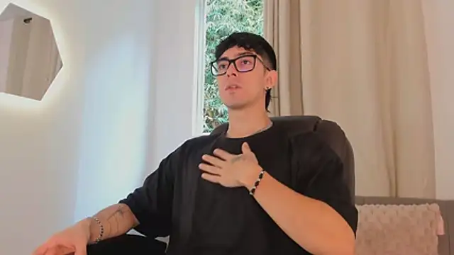 etham wolf1 online show from 04/15/26, 05:31