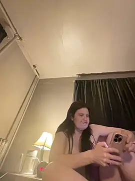 Snapshot of JulieetteLatte chatting on 03/31/26, 02:13 JulieetteLatte online show from 03/31/26, 02:13