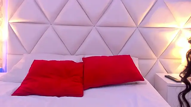 Snapshot of AlexaGiraud chatting on 04/15/26, 11:50 AlexaGiraud online show from 04/15/26, 11:50