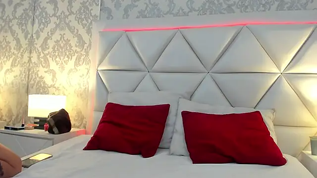 Snapshot of AlexaGiraud chatting on 04/16/26, 11:55 AlexaGiraud online show from 04/16/26, 11:55