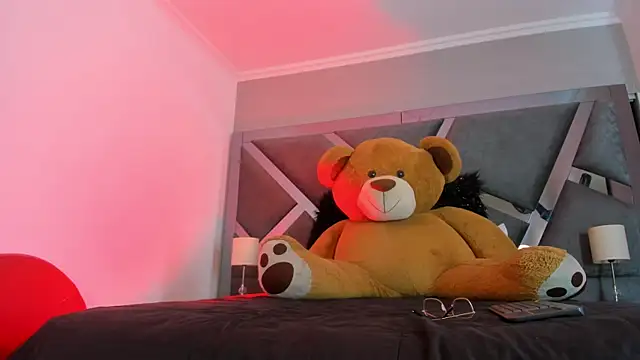 Snapshot of AuroraWishes chatting on 04/04/26, 07:22 AuroraWishes online show from 04/04/26, 07:22