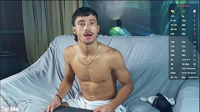 Snapshot of alexis_stonne chatting on 04/15/26, 07:43 alexis stonne online show from 04/15/26, 07:43