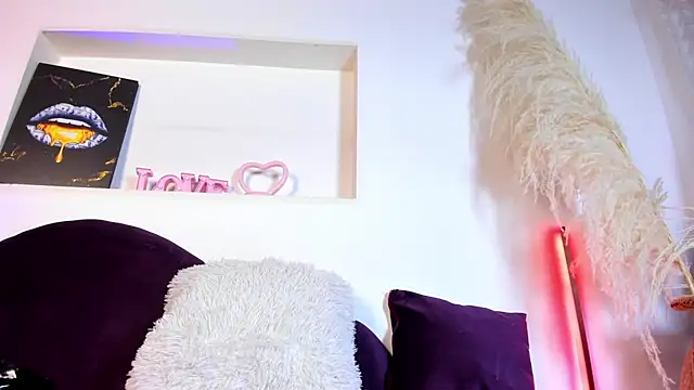 Scarlet Hiit online show from 04/07/26, 04:02