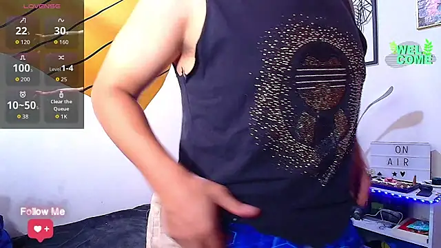 Snapshot of Max_Parkerr chatting on 03/17/26, 09:18 Max Parkerr online show from 03/17/26, 09:18