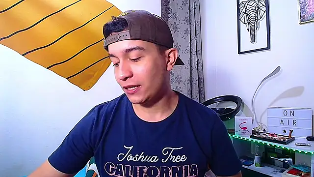 Snapshot of Max_Parkerr chatting on 03/22/26, 03:26 Max Parkerr online show from 03/22/26, 03:26