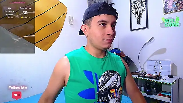 Snapshot of Max_Parkerr chatting on 03/25/26, 01:50 Max Parkerr online show from 03/25/26, 01:50