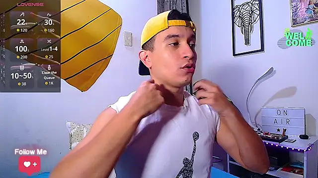 Snapshot of Max_Parkerr chatting on 03/28/26, 12:21 Max Parkerr online show from 03/28/26, 12:21