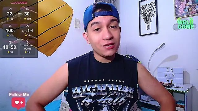 Snapshot of Max_Parkerr chatting on 04/13/26, 02:11 Max Parkerr online show from 04/13/26, 02:11