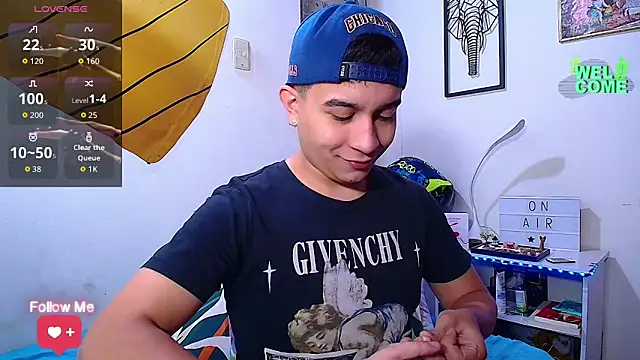 Snapshot of Max_Parkerr chatting on 04/14/26, 01:28 Max Parkerr online show from 04/14/26, 01:28