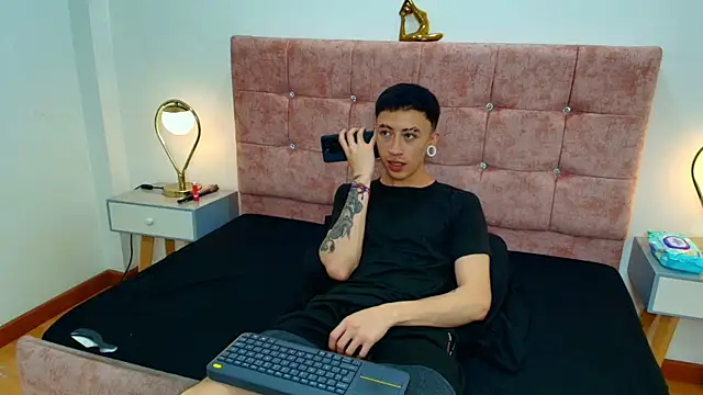 Yoshua Smith online show from 04/15/26, 07:58