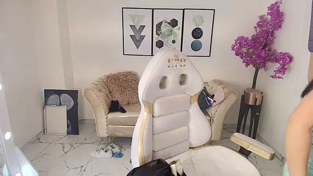 Snapshot of Kitty__meow chatting on 04/15/26, 12:34 Kitty meow online show from 04/15/26, 12:34