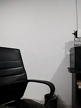 Snapshot of LilasBoobs chatting on 04/11/26, 02:05 LilasBoobs online show from 04/11/26, 02:05