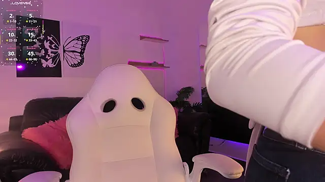 Snapshot of Mia_Luna chatting on 04/04/26, 07:33 Mia Luna online show from 04/04/26, 07:33