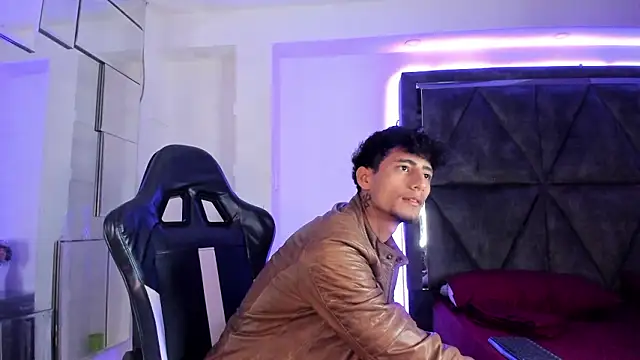 Snapshot of MaxiimoRomano_ chatting on 03/19/26, 01:48 MaxiimoRomano online show from 03/19/26, 01:48