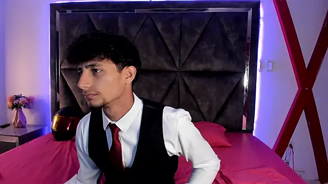 Snapshot of MaxiimoRomano_ chatting on 03/20/26, 12:32 MaxiimoRomano online show from 03/20/26, 12:32