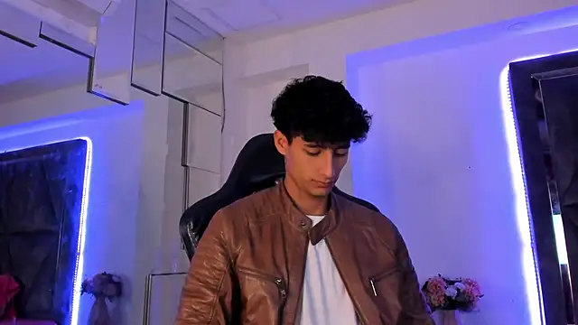 Snapshot of MaxiimoRomano_ chatting on 03/25/26, 01:17 MaxiimoRomano online show from 03/25/26, 01:17