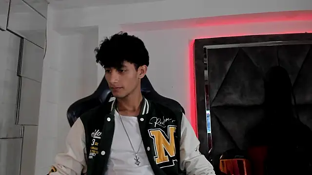 Snapshot of MaxiimoRomano_ chatting on 03/27/26, 12:27 MaxiimoRomano online show from 03/27/26, 12:27