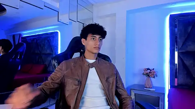 Snapshot of MaxiimoRomano_ chatting on 03/28/26, 01:33 MaxiimoRomano online show from 03/28/26, 01:33