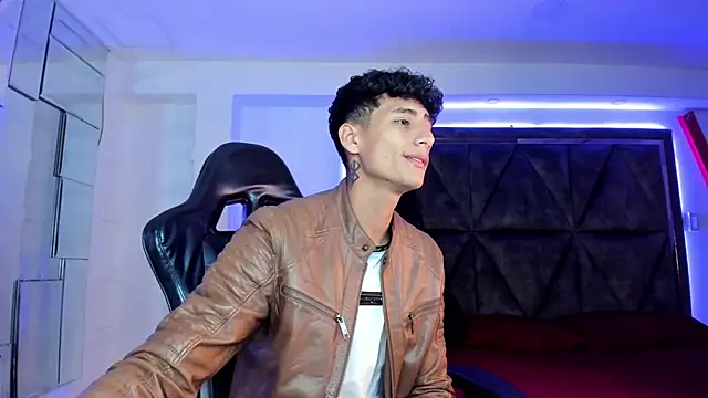 Snapshot of MaxiimoRomano_ chatting on 04/09/26, 01:05 MaxiimoRomano online show from 04/09/26, 01:05