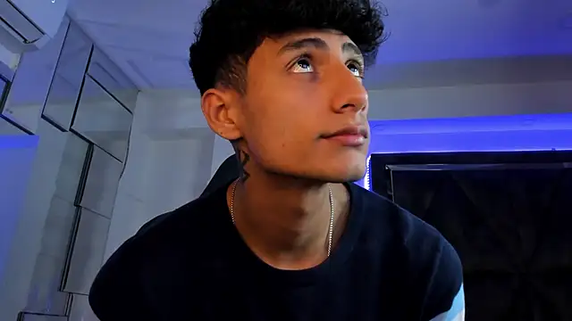 Snapshot of MaxiimoRomano_ chatting on 04/11/26, 12:31 MaxiimoRomano online show from 04/11/26, 12:31