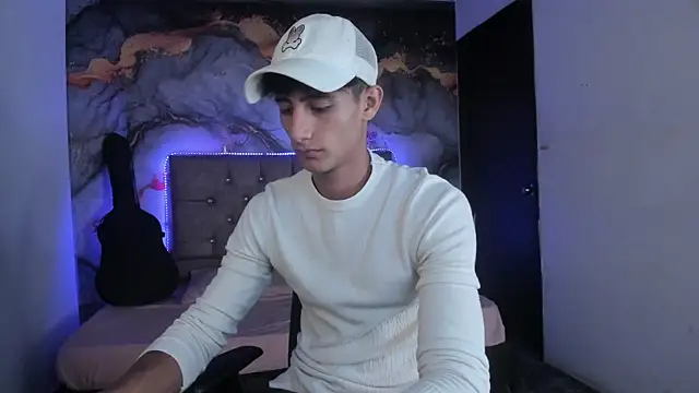 Snapshot of MaxiimoRomano_ chatting on 04/15/26, 12:56 MaxiimoRomano online show from 04/15/26, 12:56