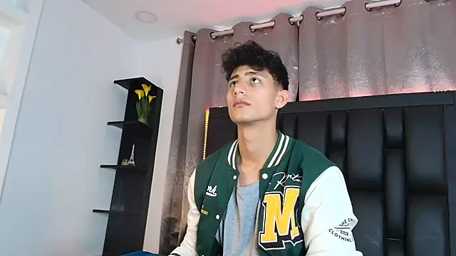 MaxiimoRomano  online show from 06/18/26, 04:22