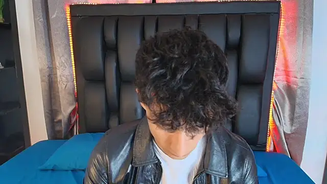 MaxiimoRomano  online show from 06/19/26, 04:33